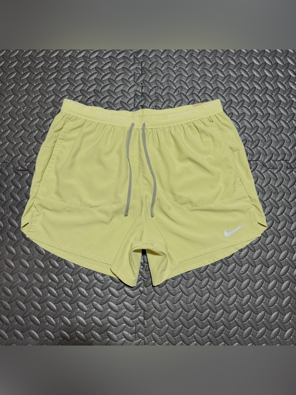 Nike Stride Running Shorts Green Woven Brief Lined 5" DM4755-371 Mens Large NEW